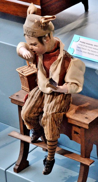V &amp; A Toy Museum Mechancal Puppet